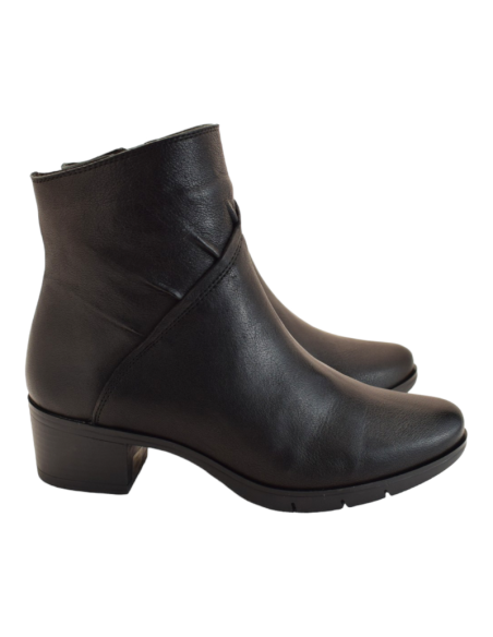 PAULA URBAN - 13-1319