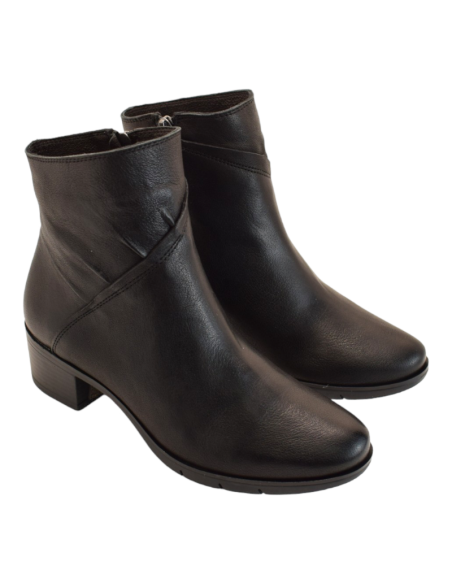 PAULA URBAN - 13-1319